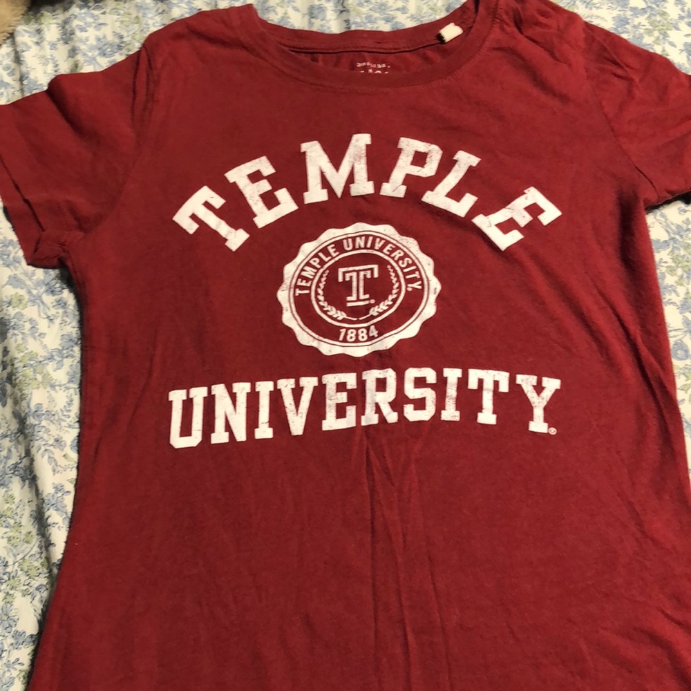 Temple University short sleeve t shirt red with white letters